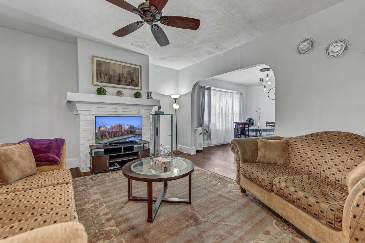 הוילה באפלו Renovated Main Floor Large 3 Bed House מראה חיצוני תמונה